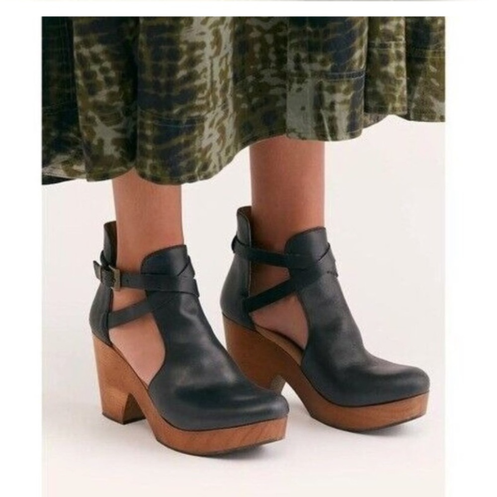 Free People Black Leather Cedar Buckle Clogs